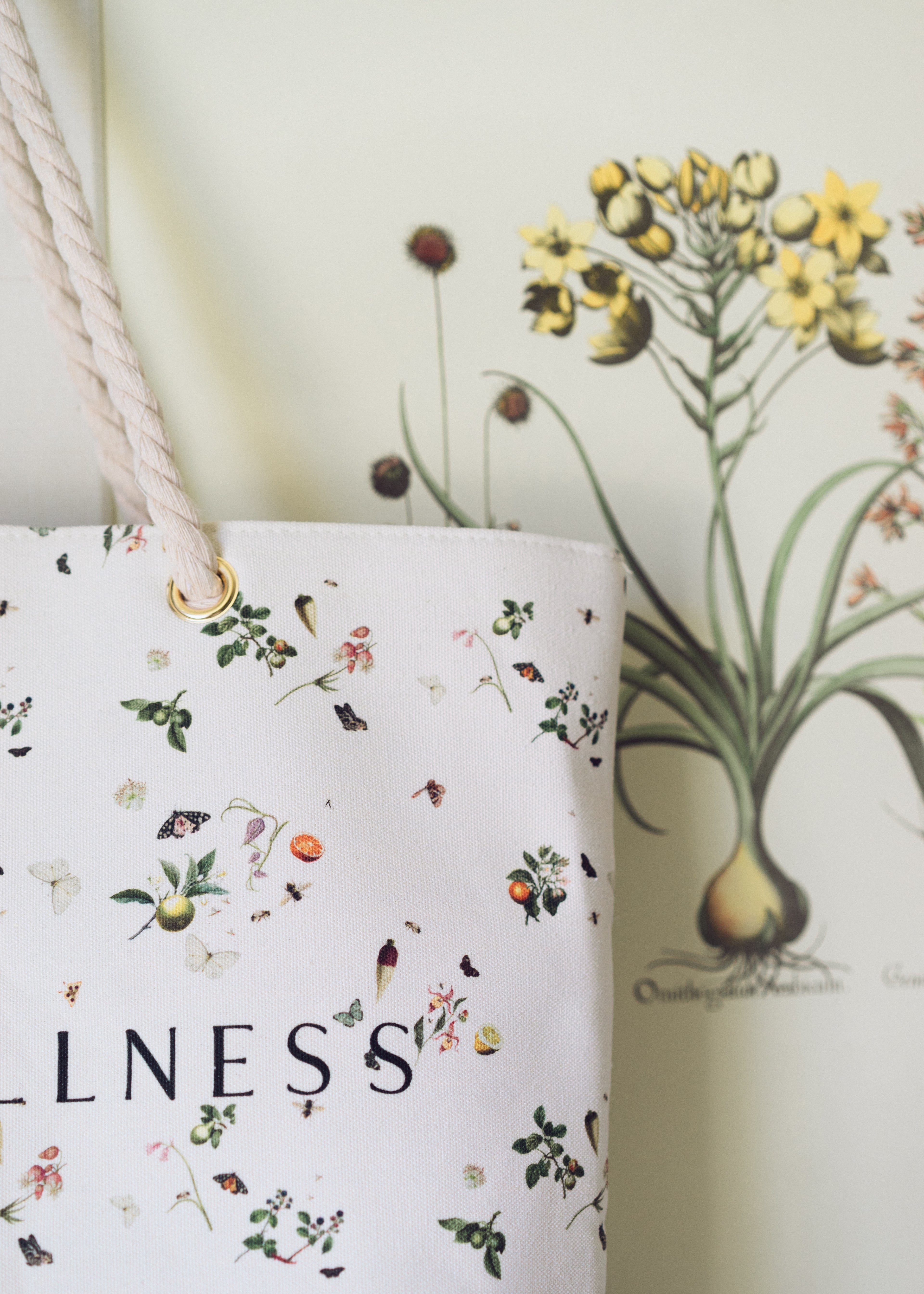 A Lotta Wellness Botanical Carryall